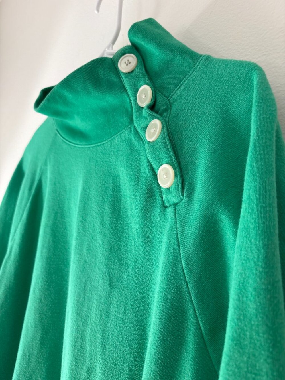 J.Crew Kelly Green Mock Neck Sweatshirt 🍏 Side Button Asymmetric Pullover L - Picture 2 of 5